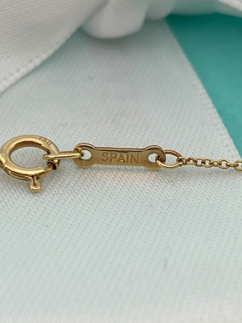 Tiffany & Co Gold Peretti Teardrop necklace 750 16” - Picture 5 of 8